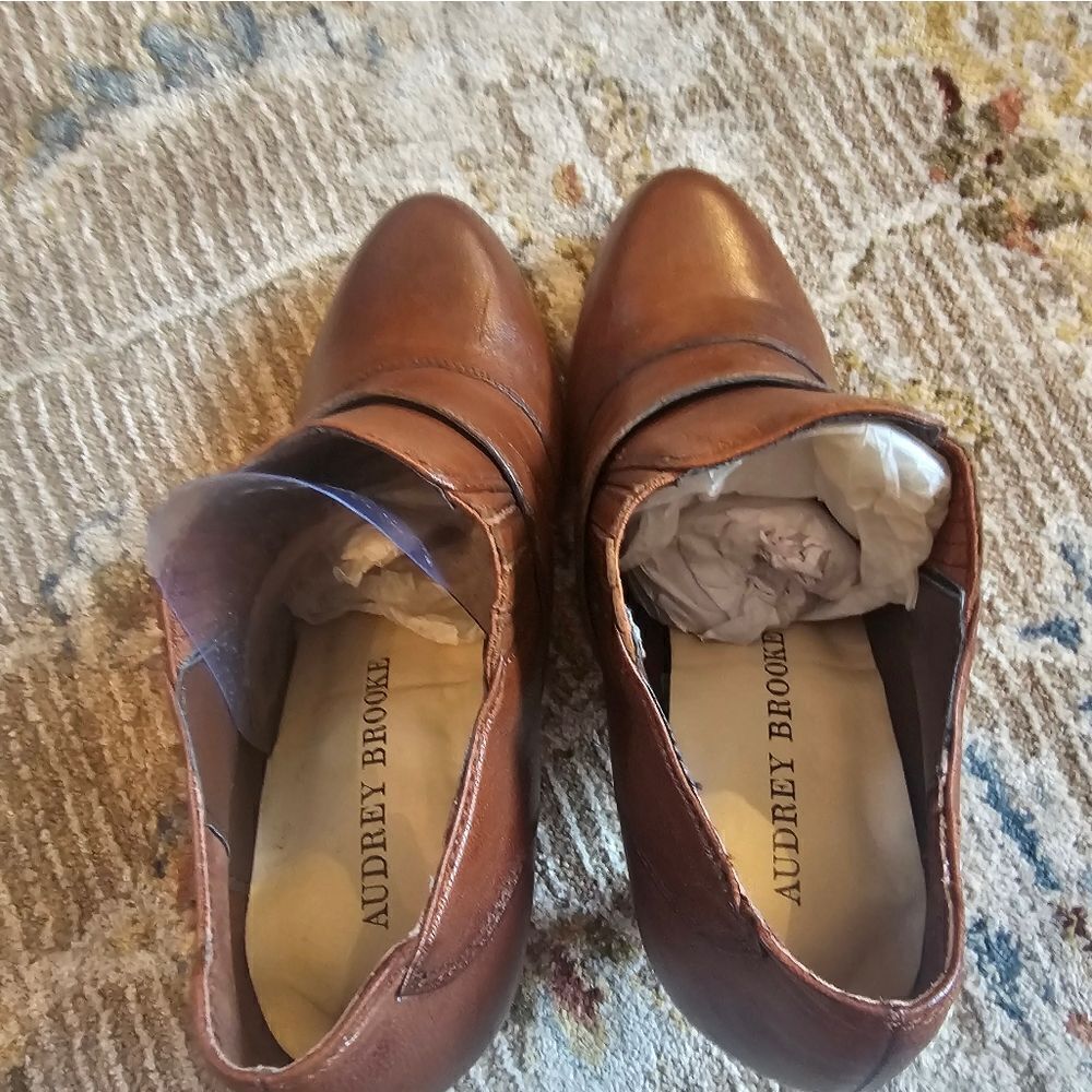Audrey Brooke heeled Adel booties sz 7, like new - Picture 3 of 11